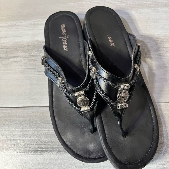 Black Leather Silverthorn Sandals by Minnitonka Sz 9 - Picture 2 of 7